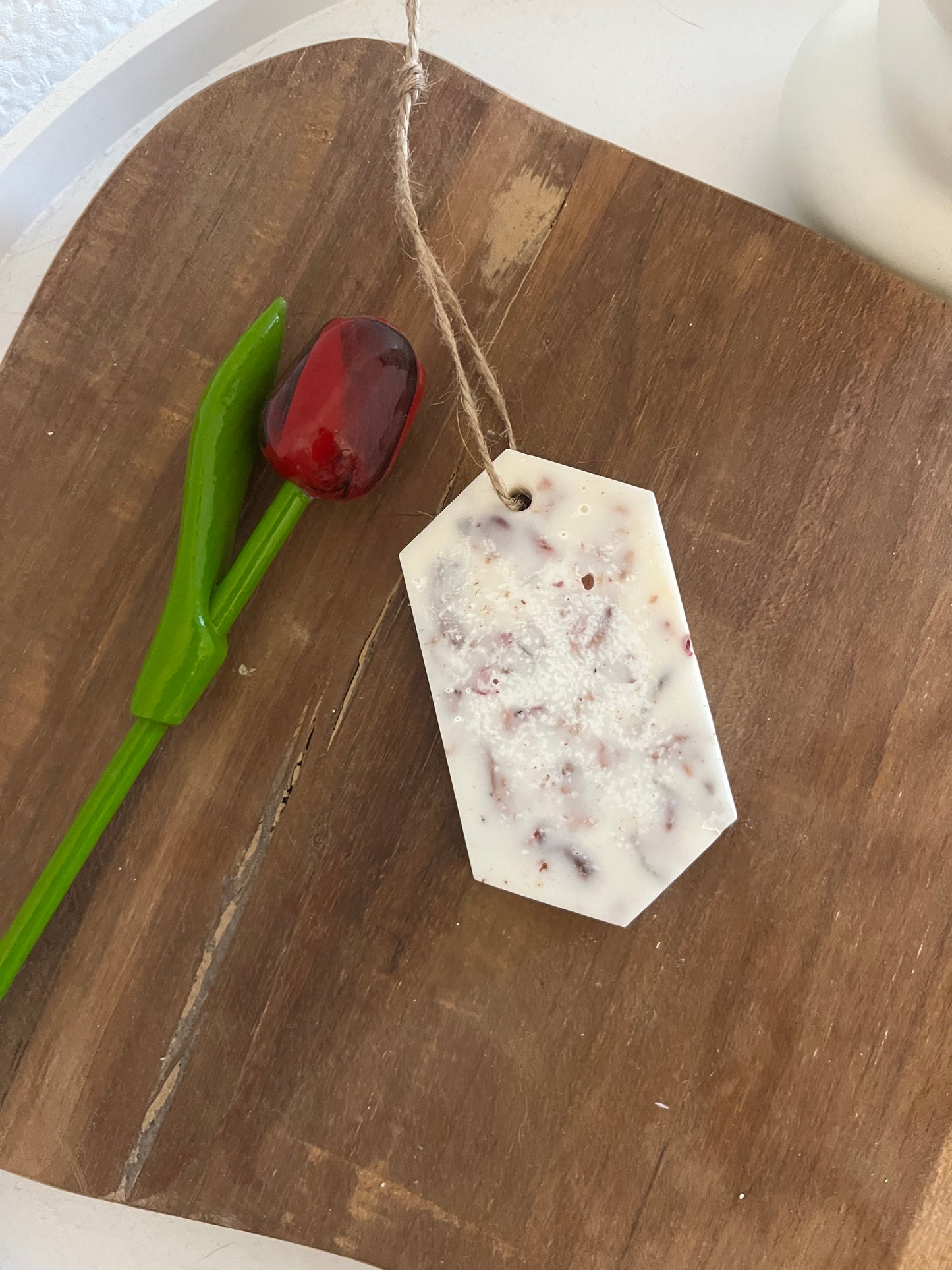 Suspension parfumée avec fleur séchée