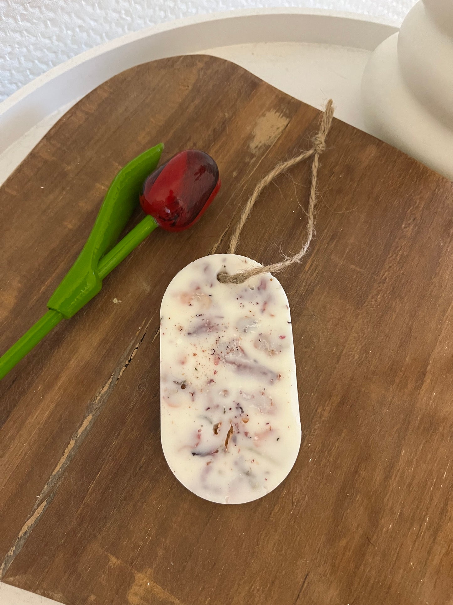Suspension parfumée avec fleur séchée